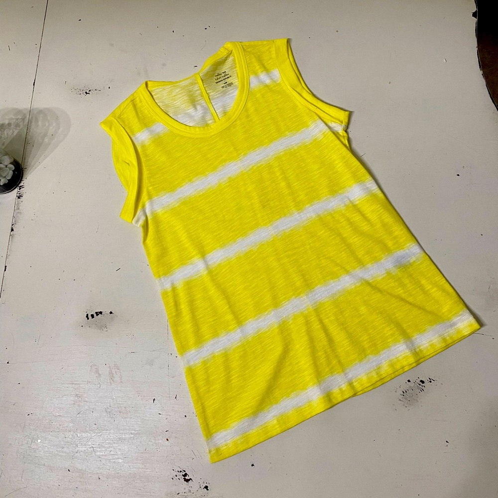 Banana republic Malibu tee Yellow and white tank